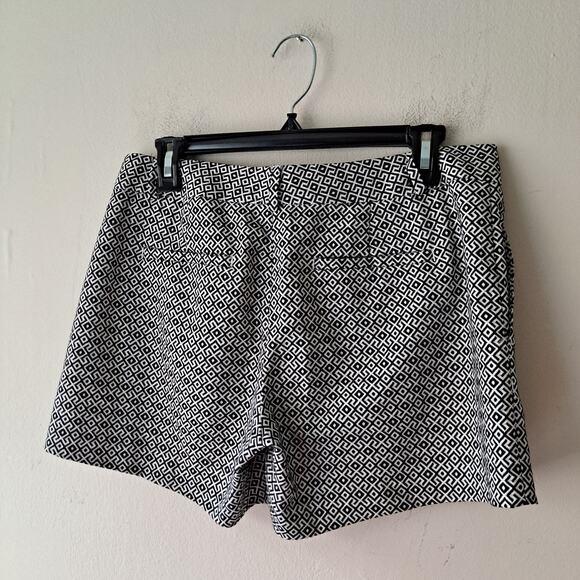Banana Republic Hampton Shorts Womens Size 4 Black White Maze Geometric Abstract - Picture 6 of 11
